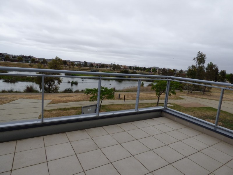 10 Santa Cruz View, Point Cook VIC 3030