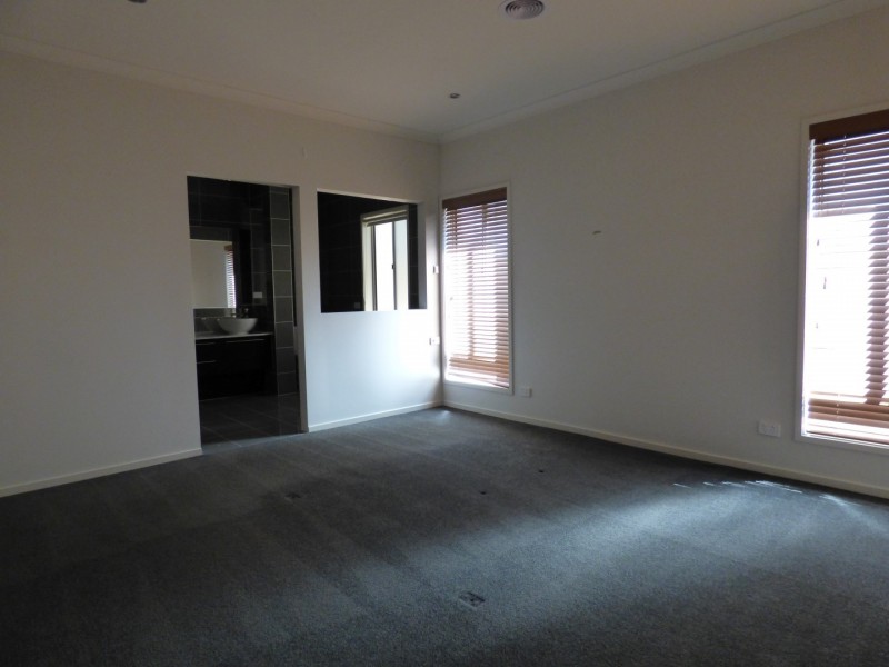 38 Tarcoola Crescent, Point Cook VIC 3030