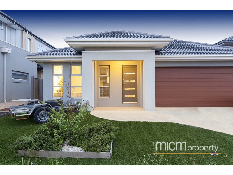 6 Destination Point, Sanctuary Lakes VIC 3030