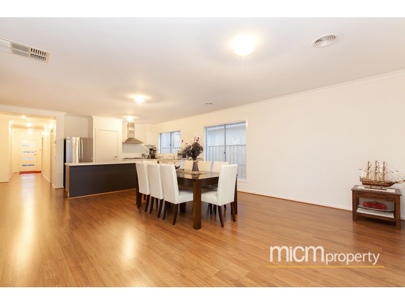 6 Destination Point, Sanctuary Lakes VIC 3030