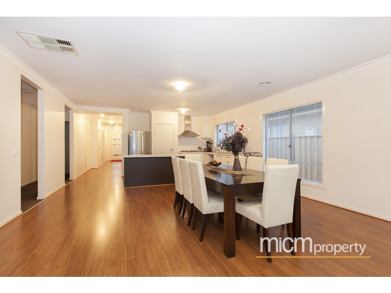 6 Destination Point, Sanctuary Lakes VIC 3030