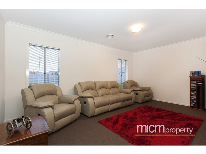 6 Destination Point, Sanctuary Lakes VIC 3030
