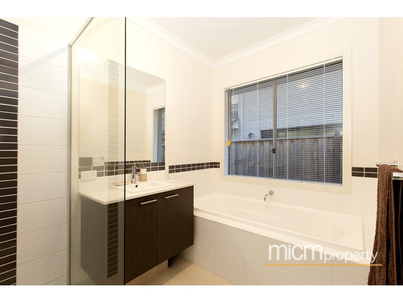 6 Destination Point, Sanctuary Lakes VIC 3030