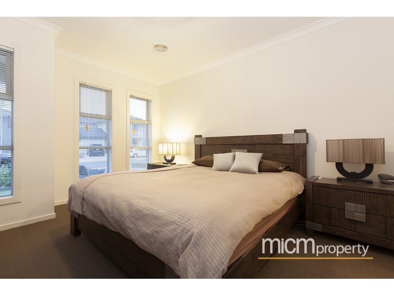 6 Destination Point, Sanctuary Lakes VIC 3030