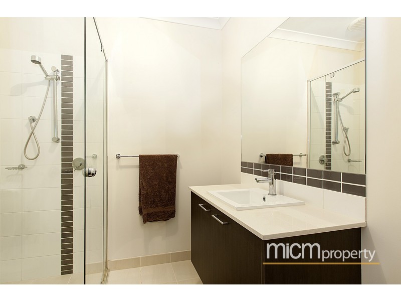 6 Destination Point, Sanctuary Lakes VIC 3030