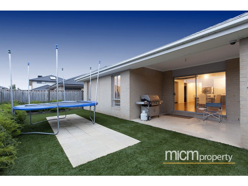 6 Destination Point, Sanctuary Lakes VIC 3030