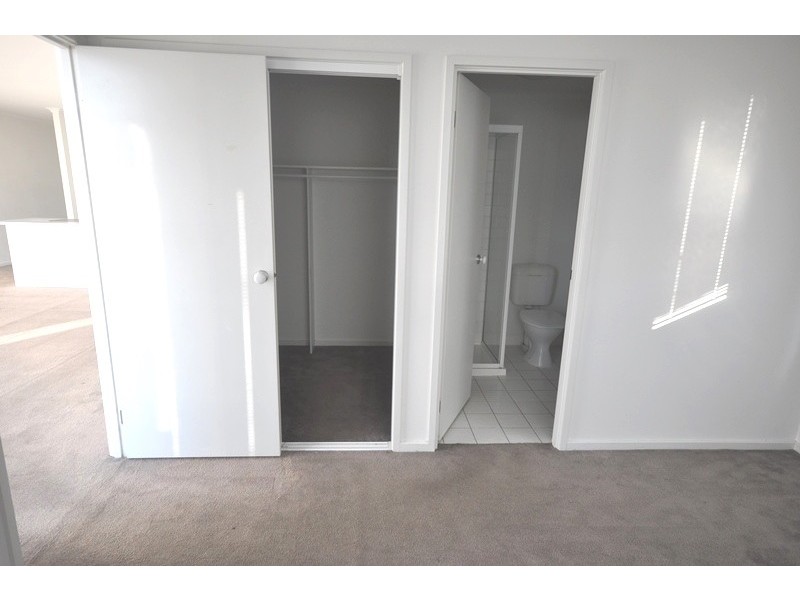 REF 22350/79 Whiteman Street, Southbank VIC 3006