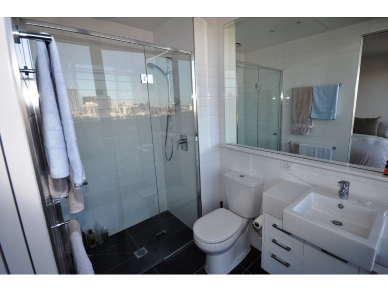 REF 33407/118 Kavanagh Street, Southbank VIC 3006