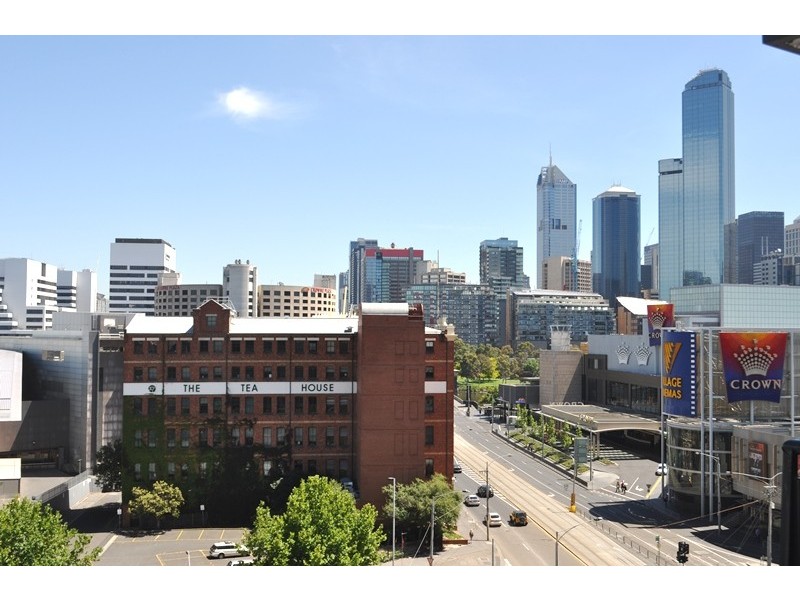 REF 22368/63 Whiteman Street, Southbank VIC 3006