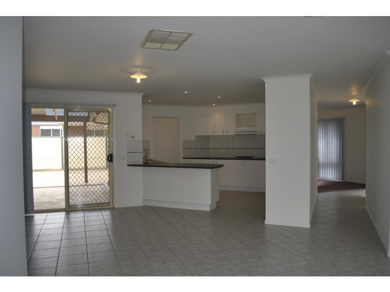 8 Whitfield Court, Truganina VIC 3029