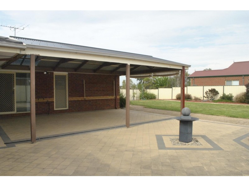 8 Whitfield Court, Truganina VIC 3029