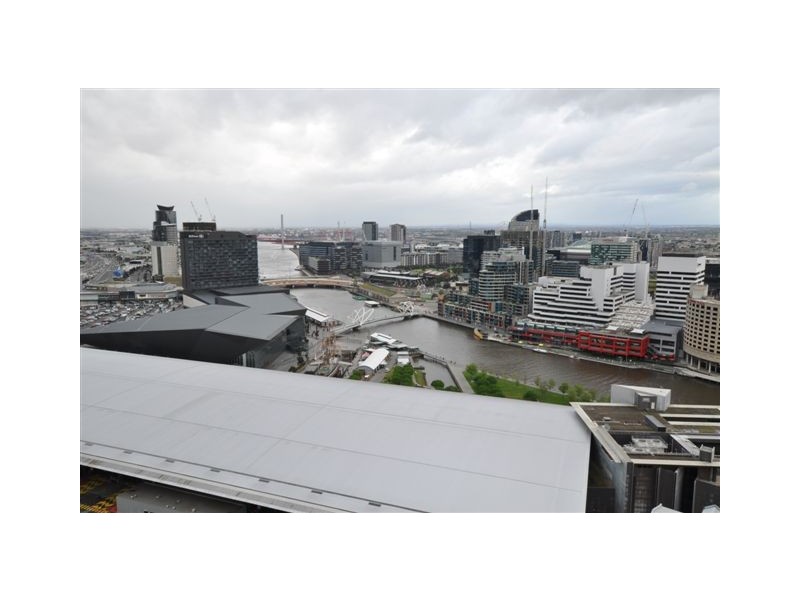 REF 22383/63 Whiteman Street, Southbank VIC 3006