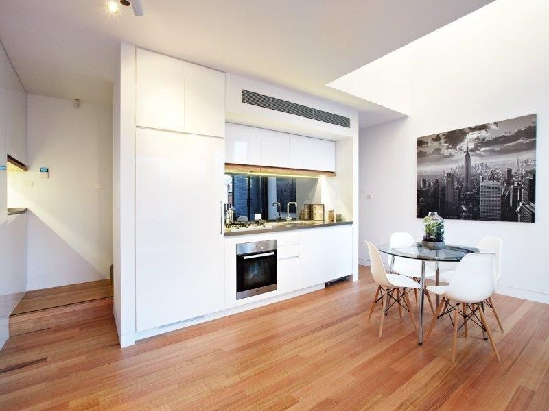 8 Little Dryburgh Street North, North Melbourne VIC 3051