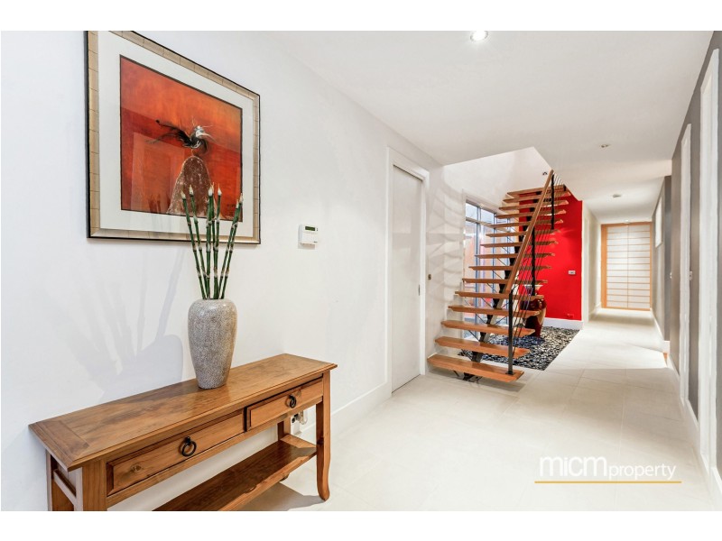 12 Eagleview Place, Sanctuary Lakes VIC 3030