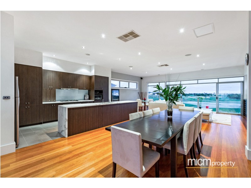 12 Eagleview Place, Sanctuary Lakes VIC 3030