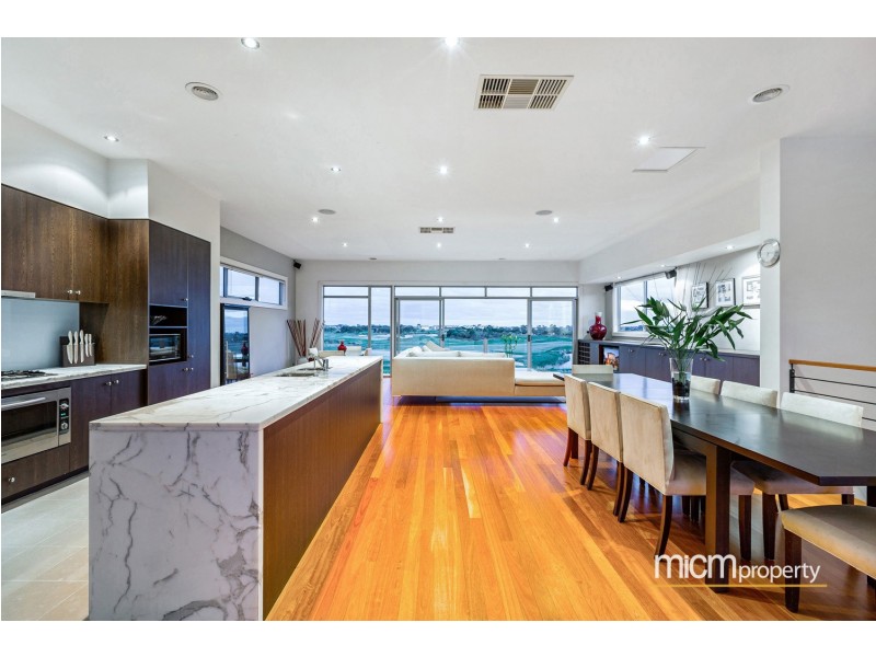 12 Eagleview Place, Sanctuary Lakes VIC 3030