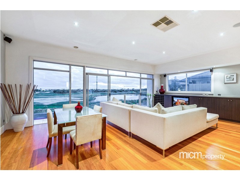 12 Eagleview Place, Sanctuary Lakes VIC 3030