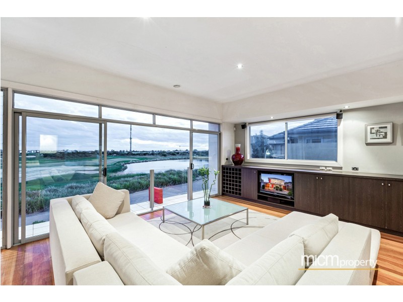 12 Eagleview Place, Sanctuary Lakes VIC 3030