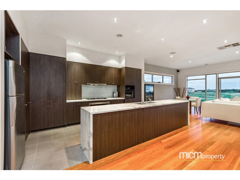 12 Eagleview Place, Sanctuary Lakes VIC 3030