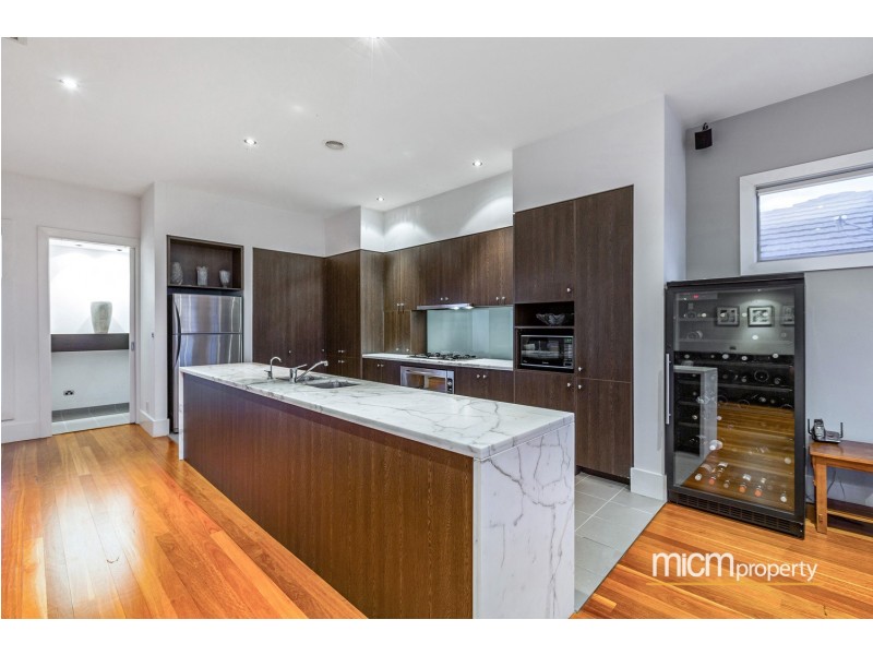 12 Eagleview Place, Sanctuary Lakes VIC 3030