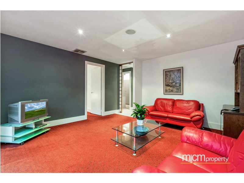 12 Eagleview Place, Sanctuary Lakes VIC 3030