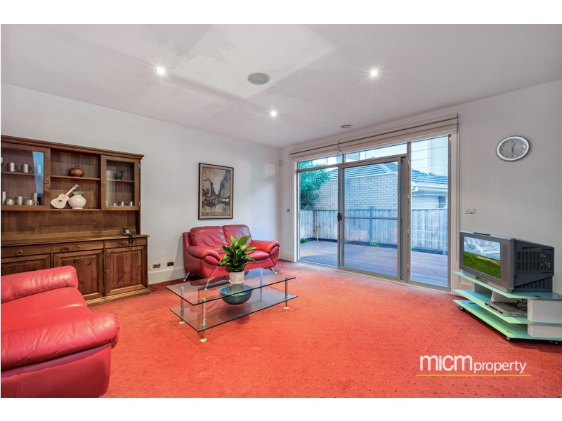 12 Eagleview Place, Sanctuary Lakes VIC 3030