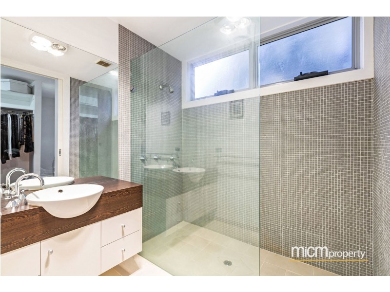 12 Eagleview Place, Sanctuary Lakes VIC 3030