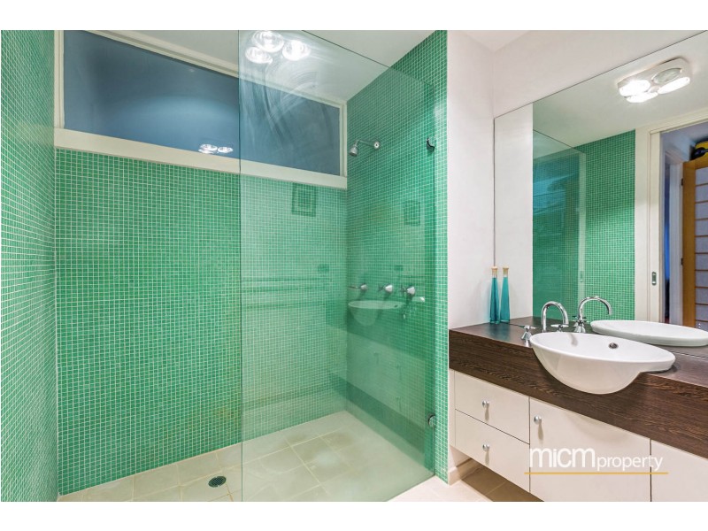 12 Eagleview Place, Sanctuary Lakes VIC 3030