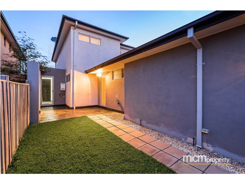 12 Eagleview Place, Sanctuary Lakes VIC 3030