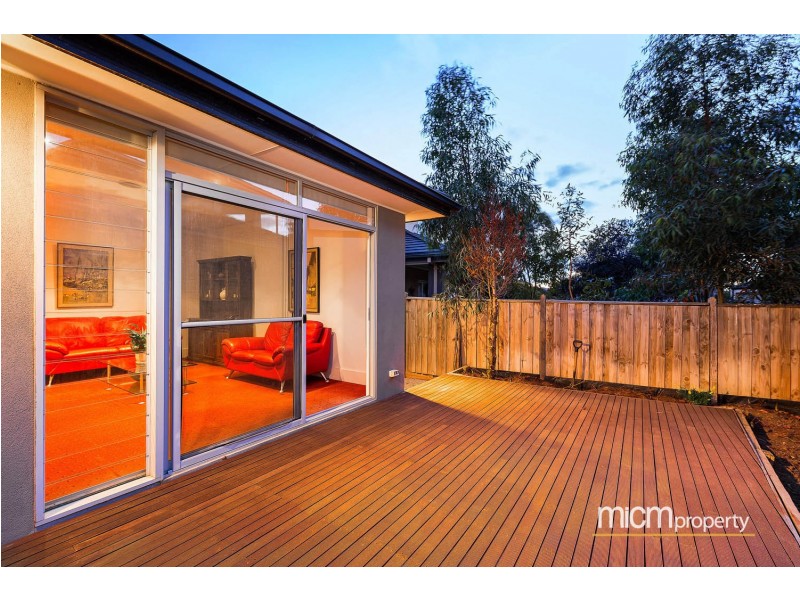 12 Eagleview Place, Sanctuary Lakes VIC 3030