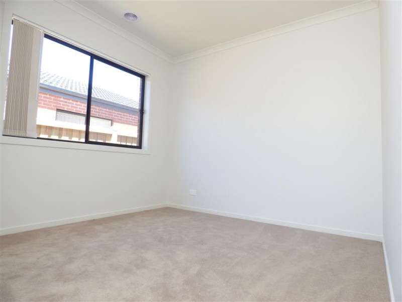 5 Surrey Grove, Point Cook VIC 3030