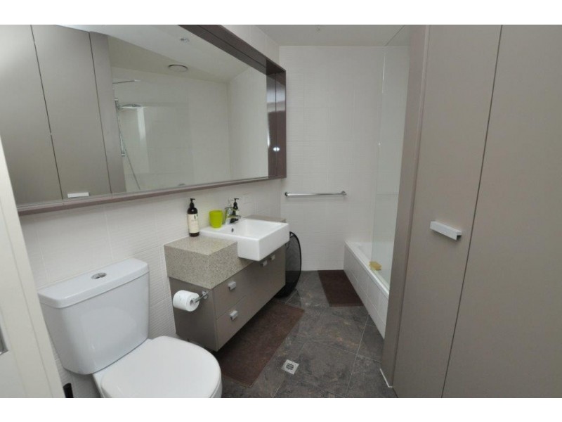 REF 22425/180 City Road, Southbank VIC 3006