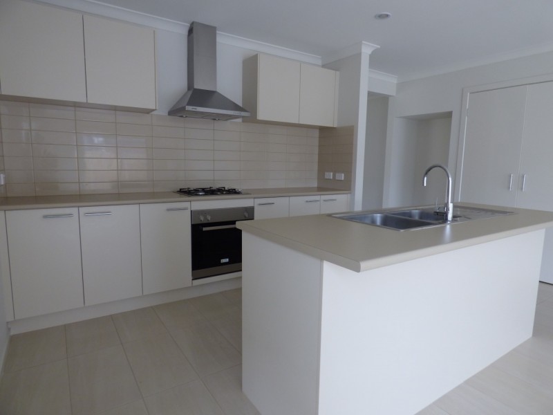17 Darlington Drive, Williams Landing VIC 3027