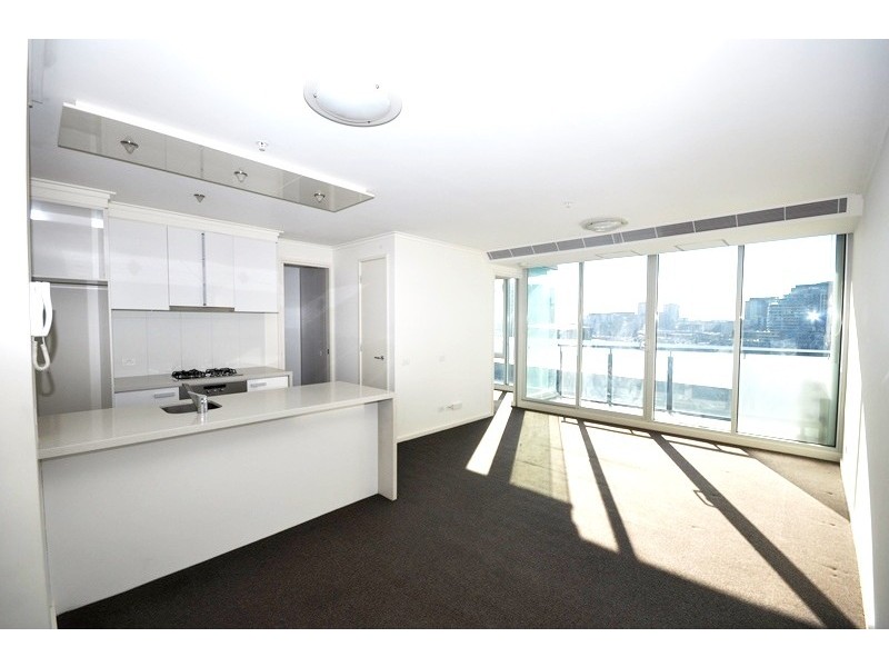 REF 22452/63 Whiteman Street, Southbank VIC 3006