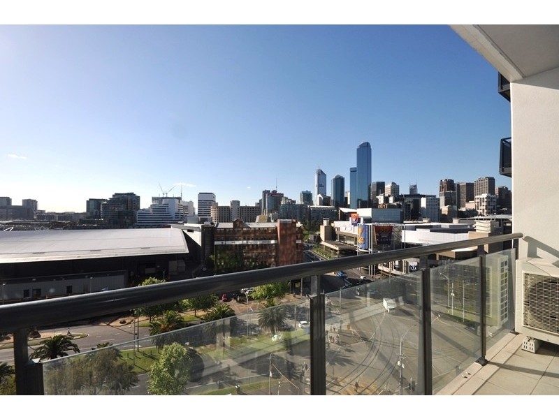 REF 22452/63 Whiteman Street, Southbank VIC 3006