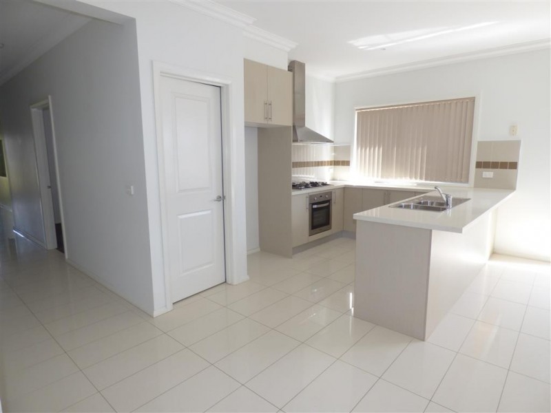 15 Float Place, Point Cook VIC 3030