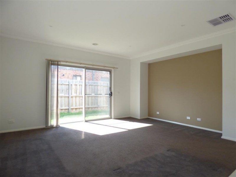15 Float Place, Point Cook VIC 3030