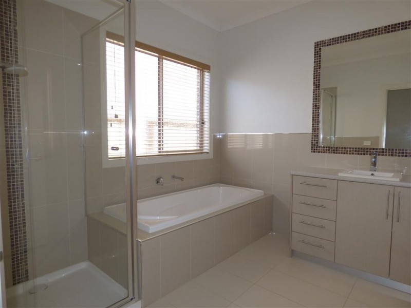 15 Float Place, Point Cook VIC 3030