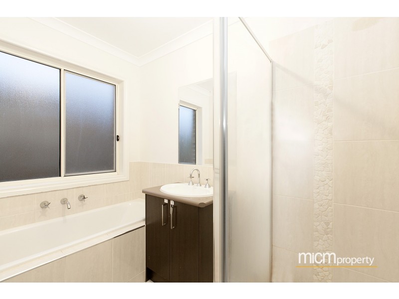 33 Arrowgrass Drive, Point Cook VIC 3030