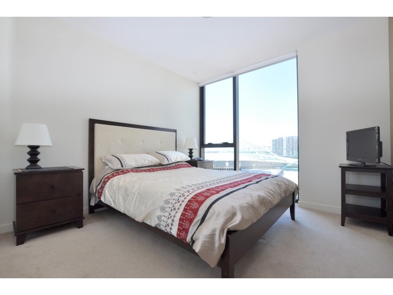 1713/100 Harbour Esplanade, Docklands VIC 3008
