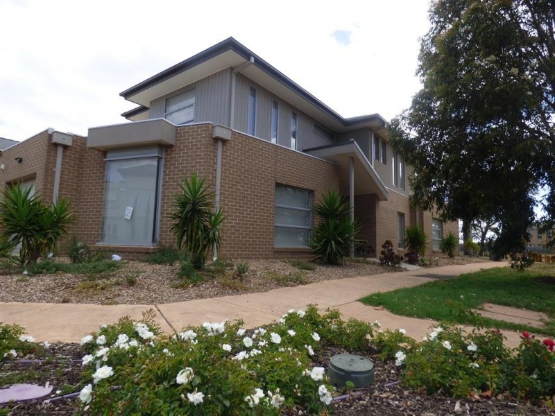 2 Skyward Drive, Sanctuary Lakes VIC 3030