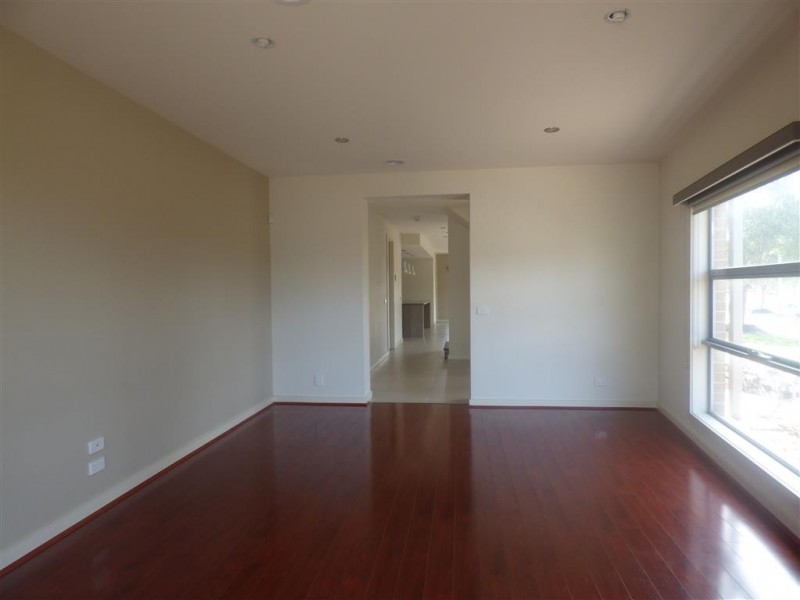 2 Skyward Drive, Sanctuary Lakes VIC 3030