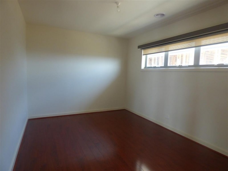 2 Skyward Drive, Sanctuary Lakes VIC 3030