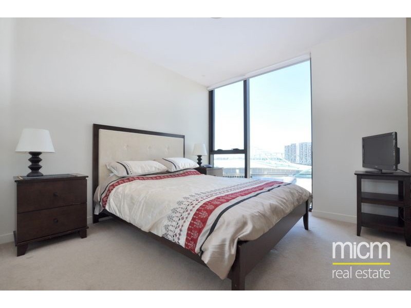 1713/100 Harbour Esplanade, Docklands VIC 3008