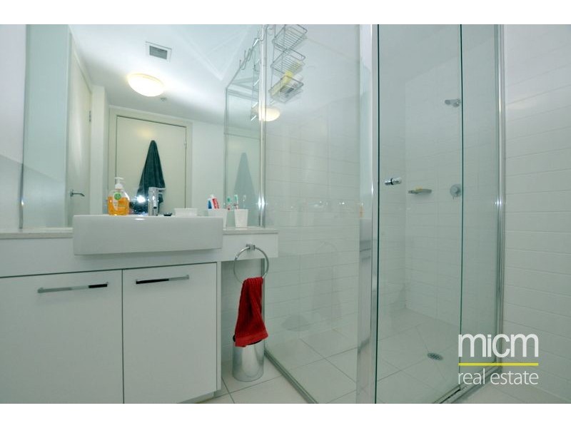 1713/100 Harbour Esplanade, Docklands VIC 3008