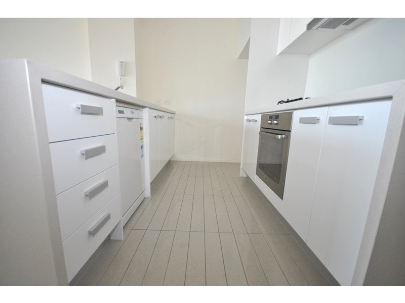 REF 22572/63 Whiteman Street, Southbank VIC 3006