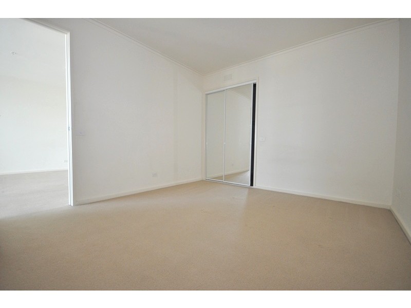 REF 22572/63 Whiteman Street, Southbank VIC 3006