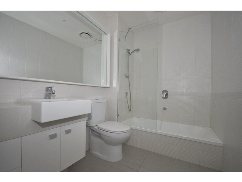 REF 22572/63 Whiteman Street, Southbank VIC 3006