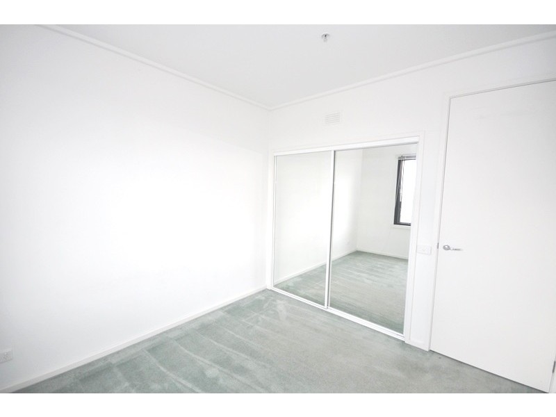 REF 22596/99 Whiteman Street, Southbank VIC 3006