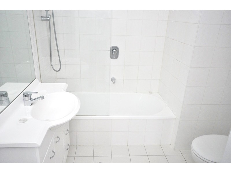 REF 22596/99 Whiteman Street, Southbank VIC 3006